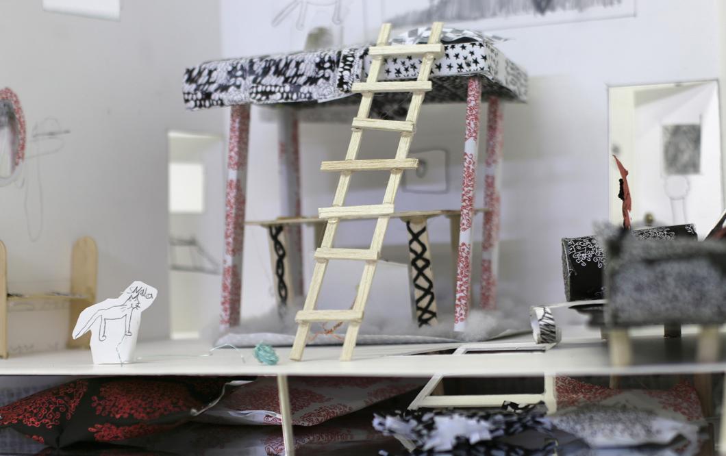 Ein Puppenhaus mit Stockbett